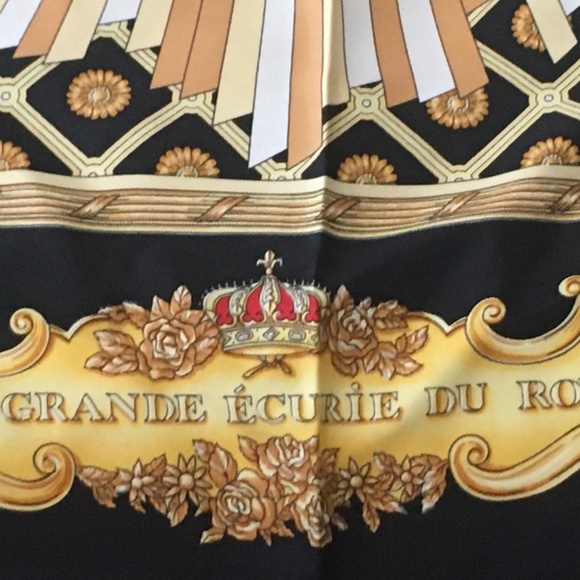 An LR Paris vintage scarf - Picture 2 of 5